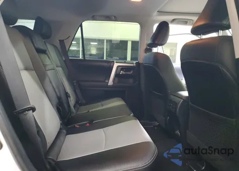 2021 Toyota 4Runner Sr5/Sr5 Premium z USA, uszkodzony, nr VIN JTENU5JR0M5951758